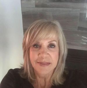 Meet your Posher, Monique